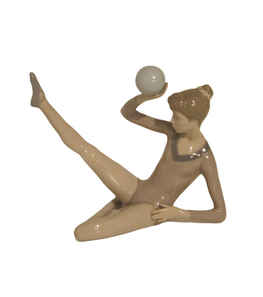 Lladro Figurine GYMNAST BALANCING BALL #5332 image 0