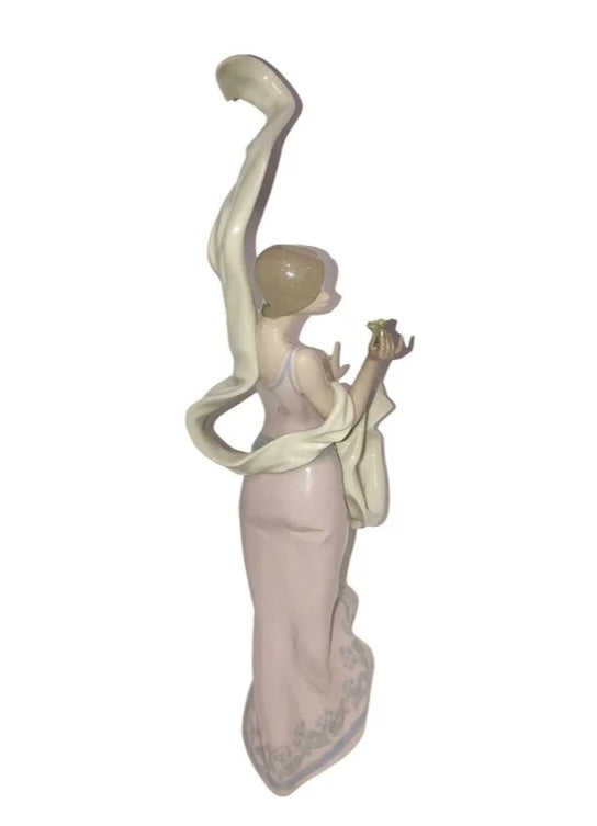 Lladro #6251 "Wind of Peace" Figurine with Original Box image 2