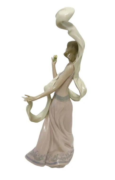 Lladro #6251 "Wind of Peace" Figurine with Original Box image 5