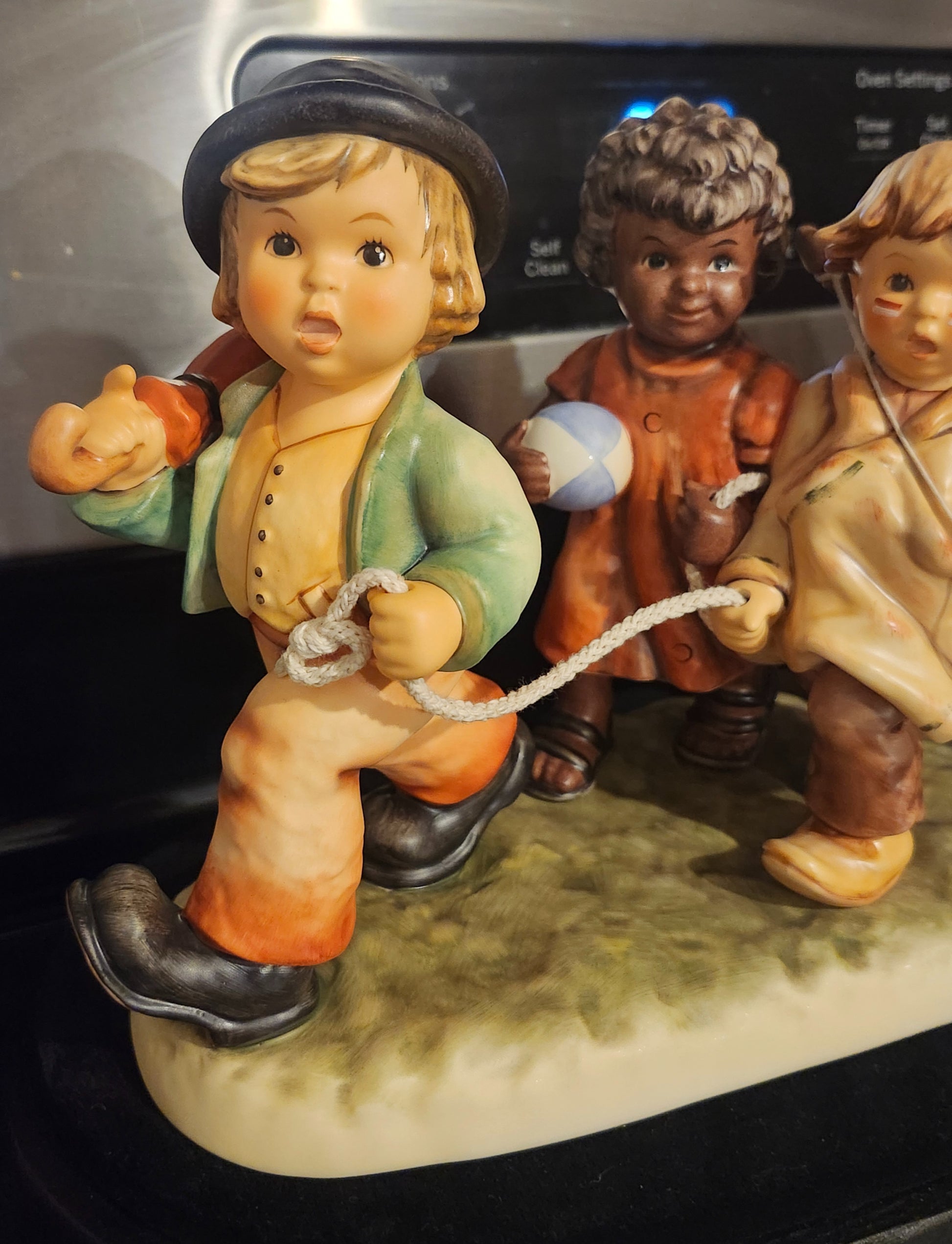 Hummel # 1440 "Worldwide Wanderers" Millennium HUM 2000 Limited Edition Figurine image 1