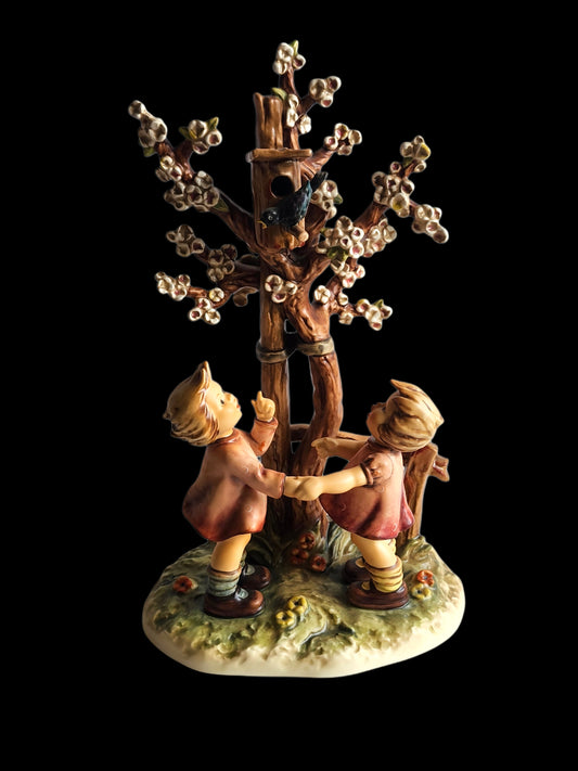 Hummel WELCOME SPRING Figurine #635 Century Collection with Box image 0