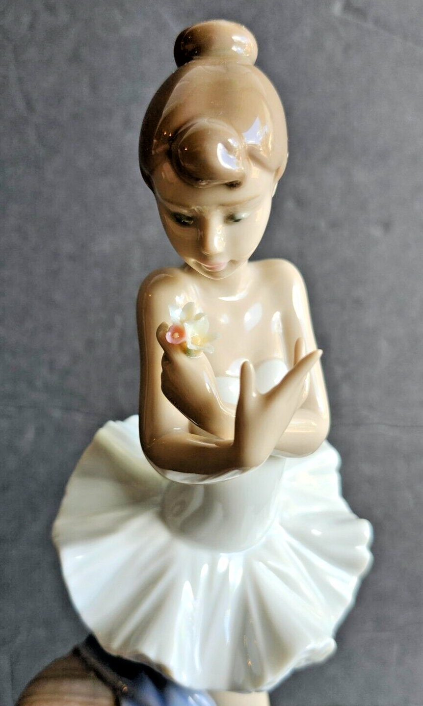 LLADRO #7641 For A Perfect Performance 1995 Event Ballerina Figurine image 1