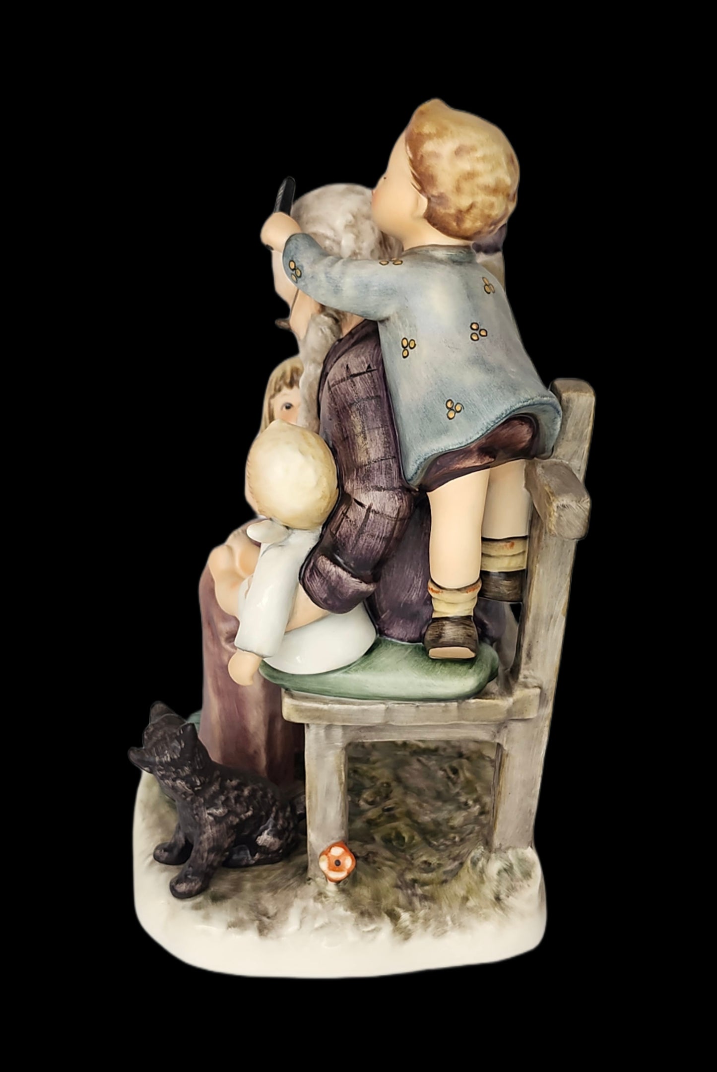 Hummel Figurine "At Grandpa's" #621 Limited Edition 275/10000 in Box image 5