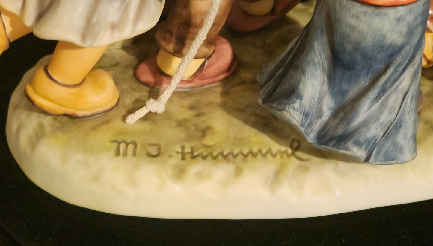 Hummel # 1440 "Worldwide Wanderers" Millennium HUM 2000 Limited Edition Figurine image 6