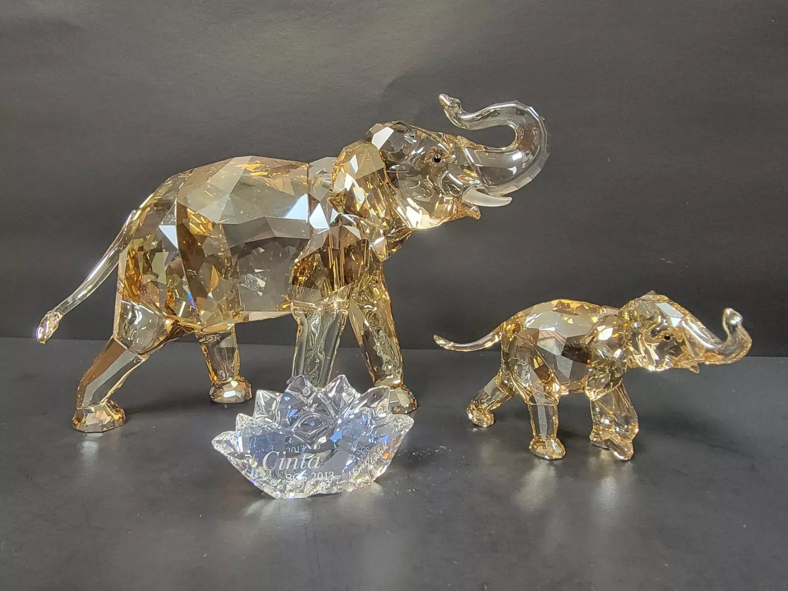 Swarovski SCS Cinta & Young Elephant 1137207 & 1142862 image 0