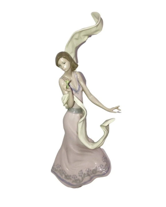 Lladro #6251 "Wind of Peace" Figurine with Original Box image 0