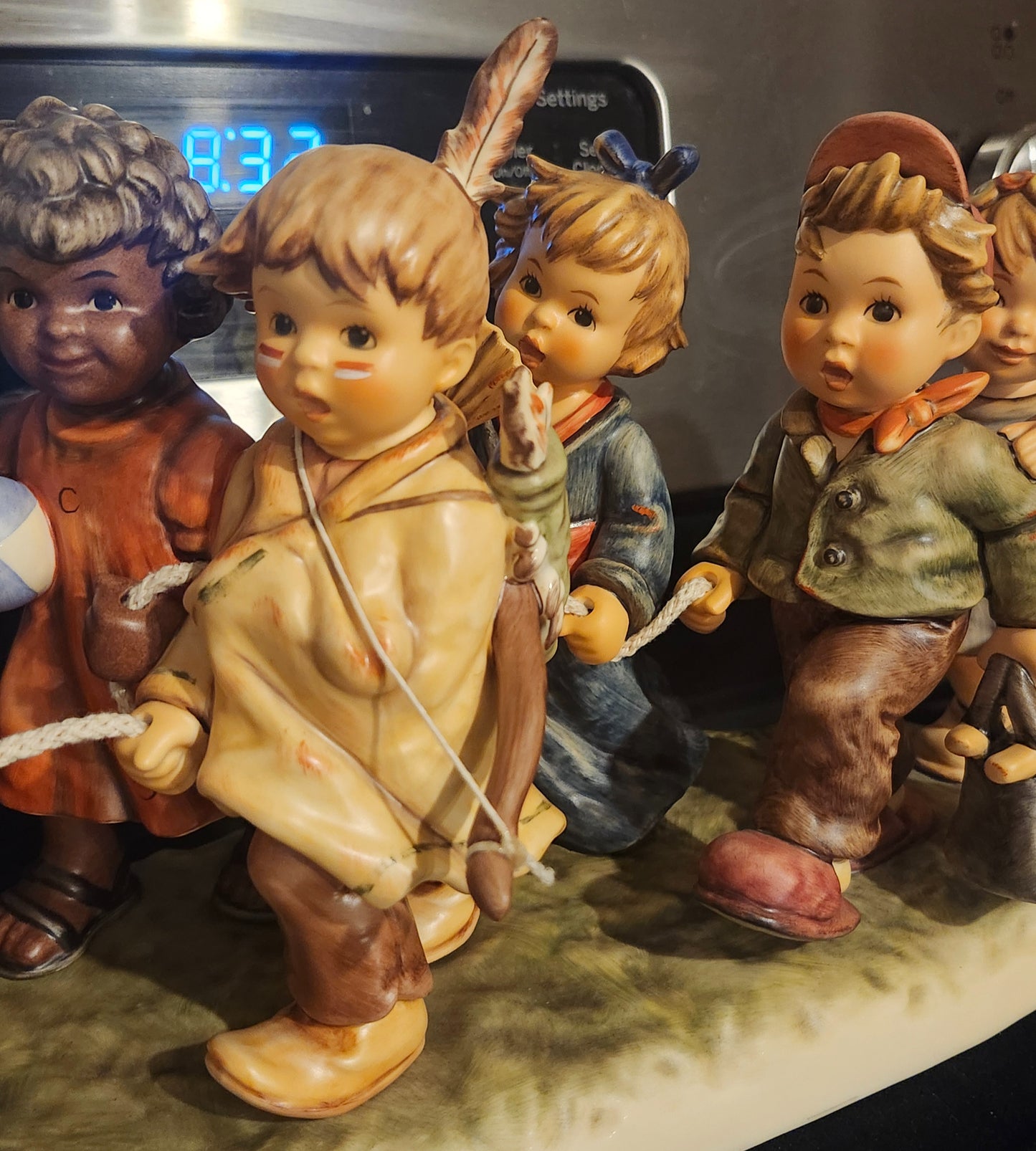 Hummel # 1440 "Worldwide Wanderers" Millennium HUM 2000 Limited Edition Figurine image 2