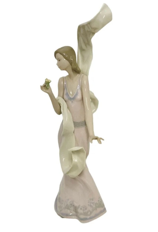 Lladro #6251 "Wind of Peace" Figurine with Original Box image 4