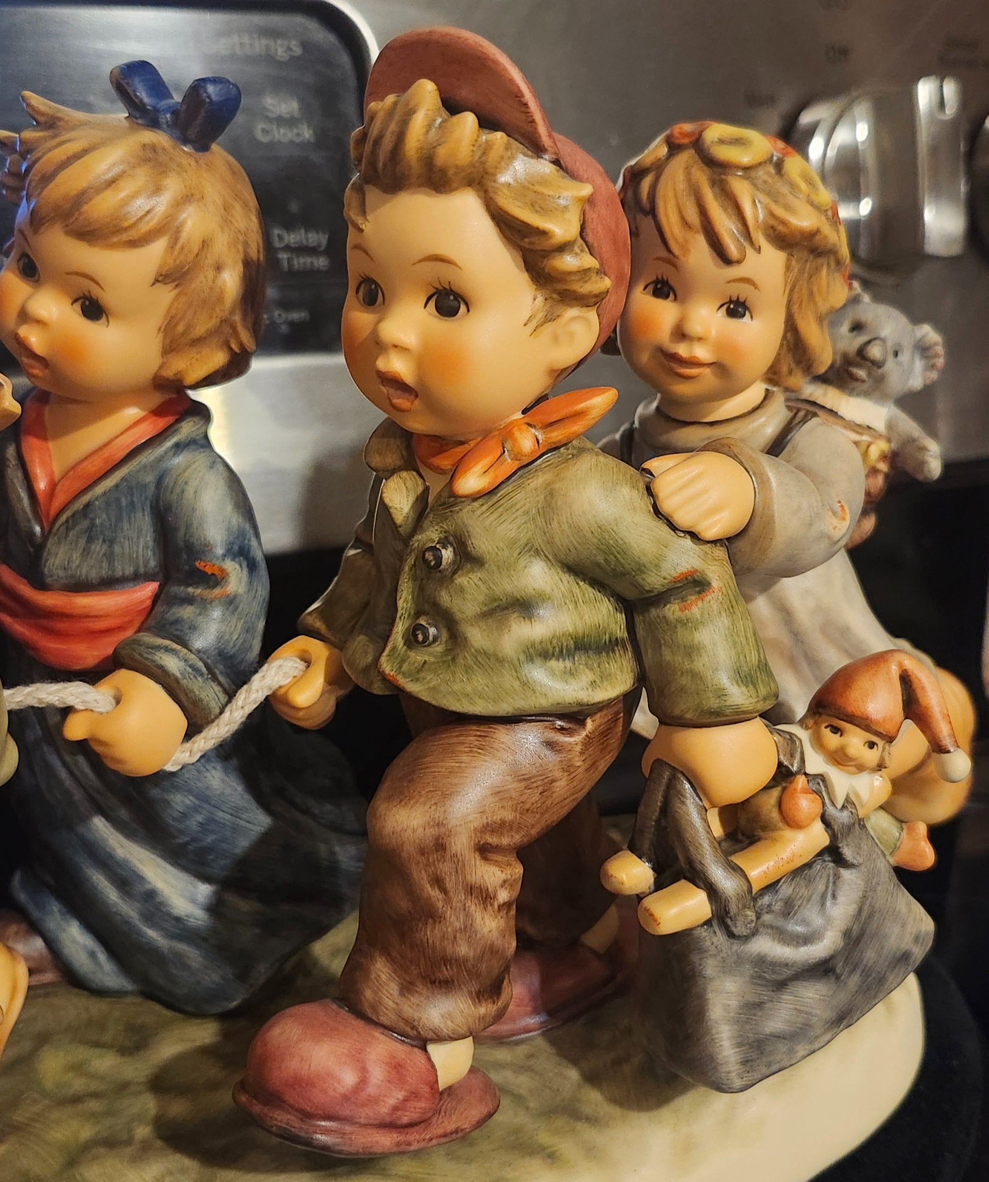 Hummel # 1440 "Worldwide Wanderers" Millennium HUM 2000 Limited Edition Figurine image 3