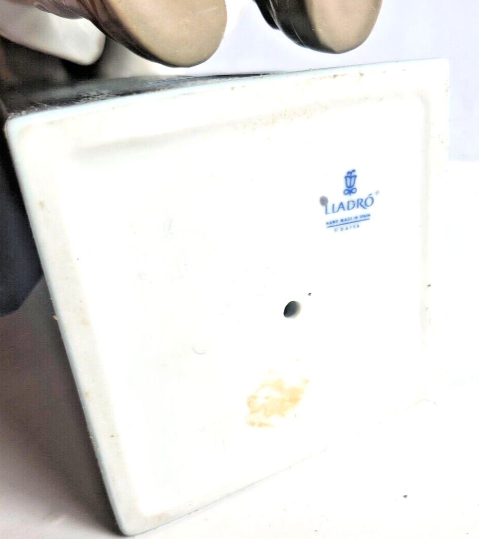 Lladro 1027 Clown with Concertina Accordion 18" Figurine in Box ~ Retired image 7