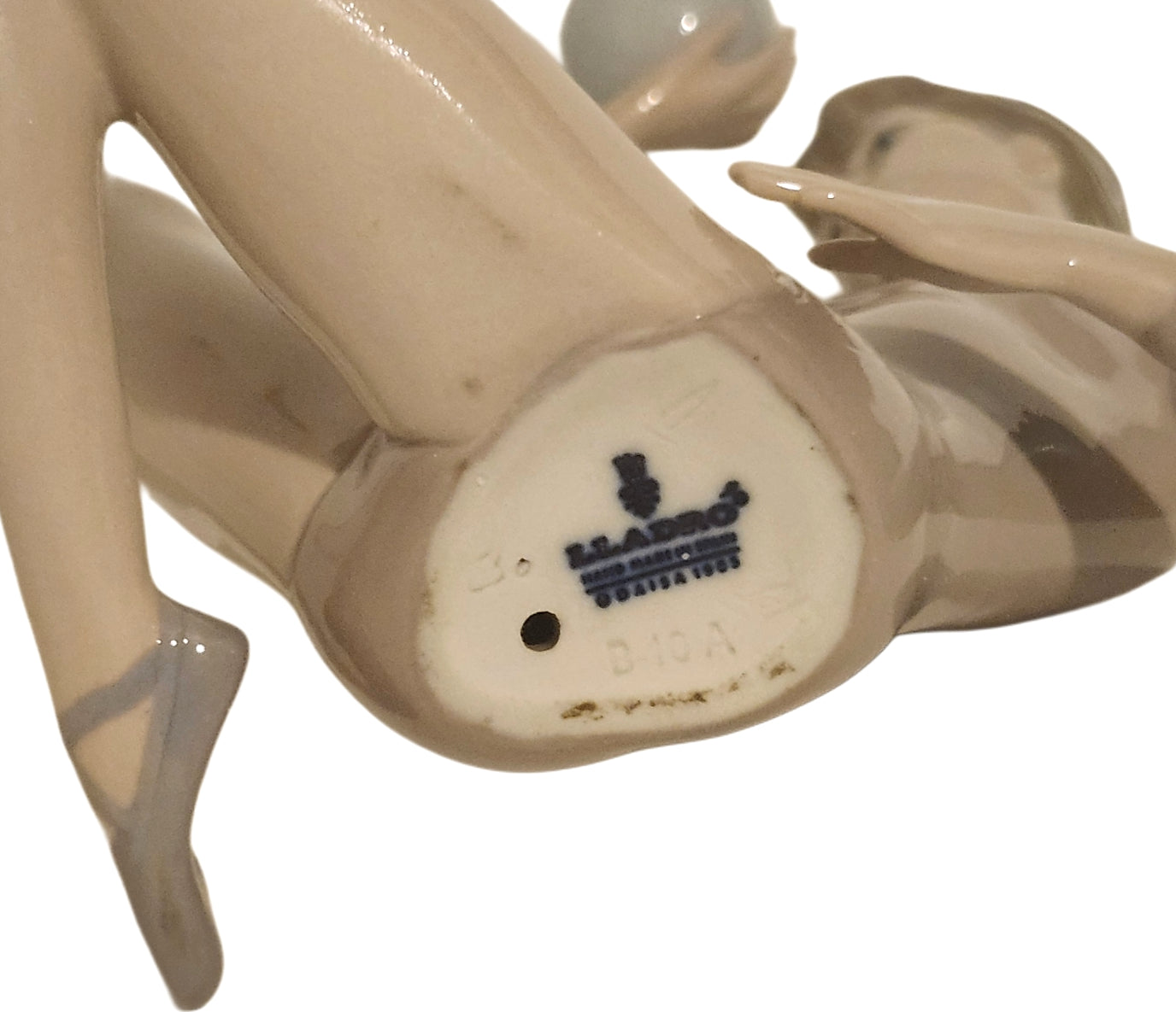 Lladro Figurine GYMNAST BALANCING BALL #5332 image 5