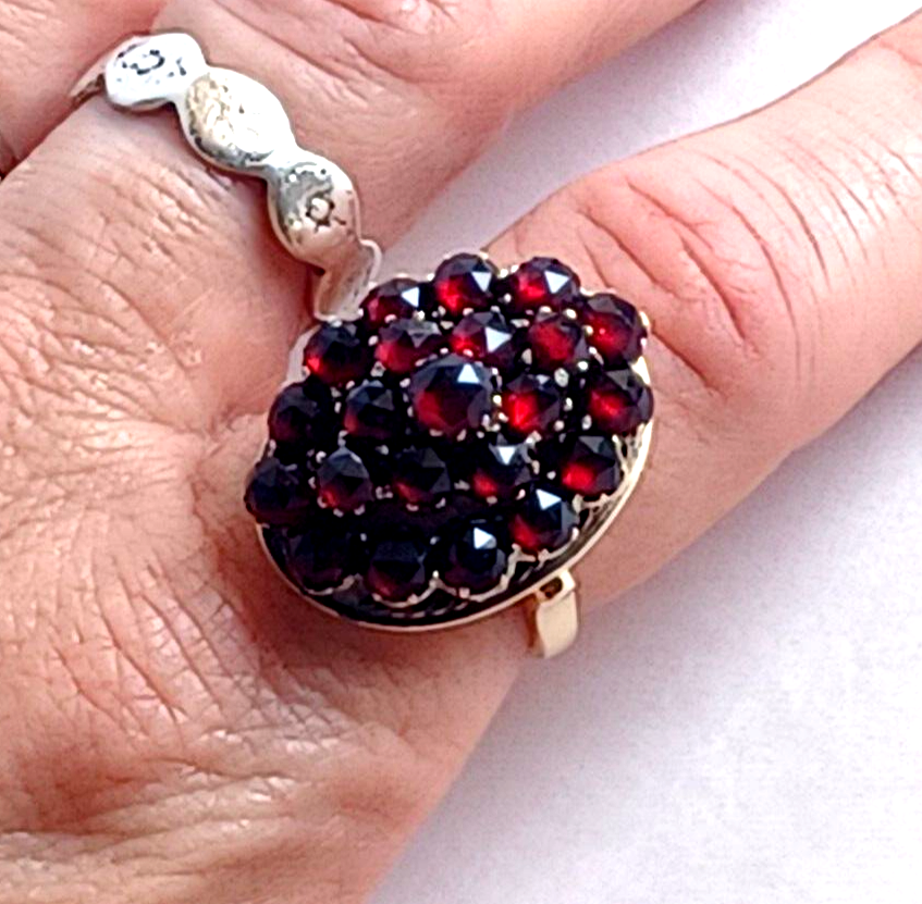 Antique Victorian Bohemian Garnet & 10K Yellow Gold Ring image 11