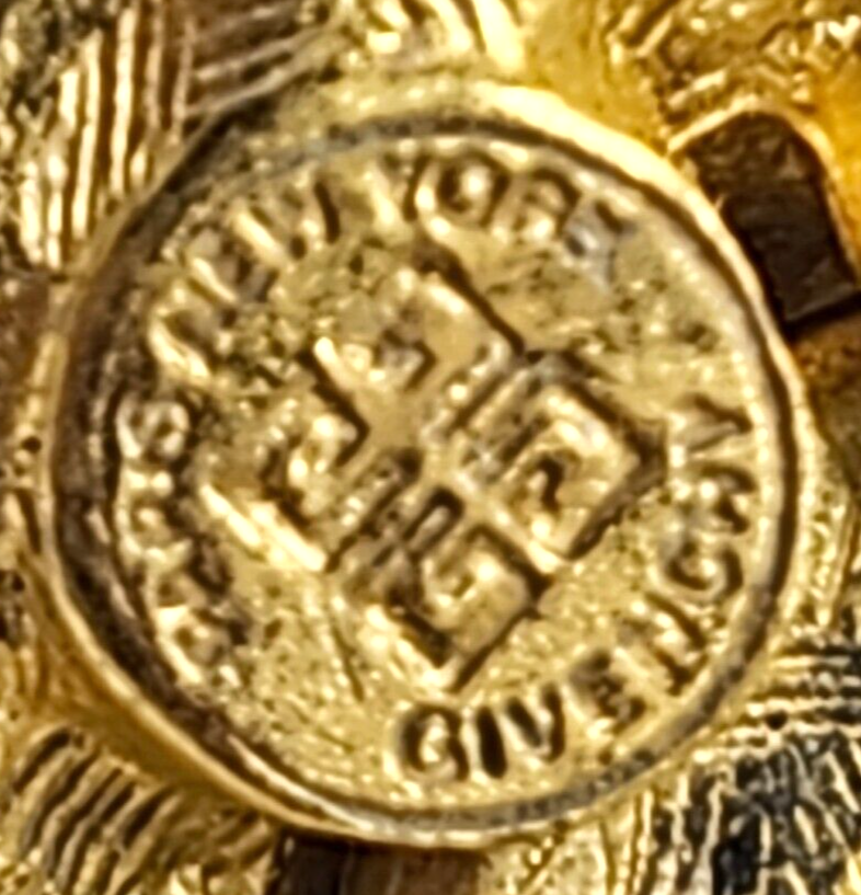 Authentic Givenchy Gold-tone Faux Pearl Flower Clip-On Earrings image 8