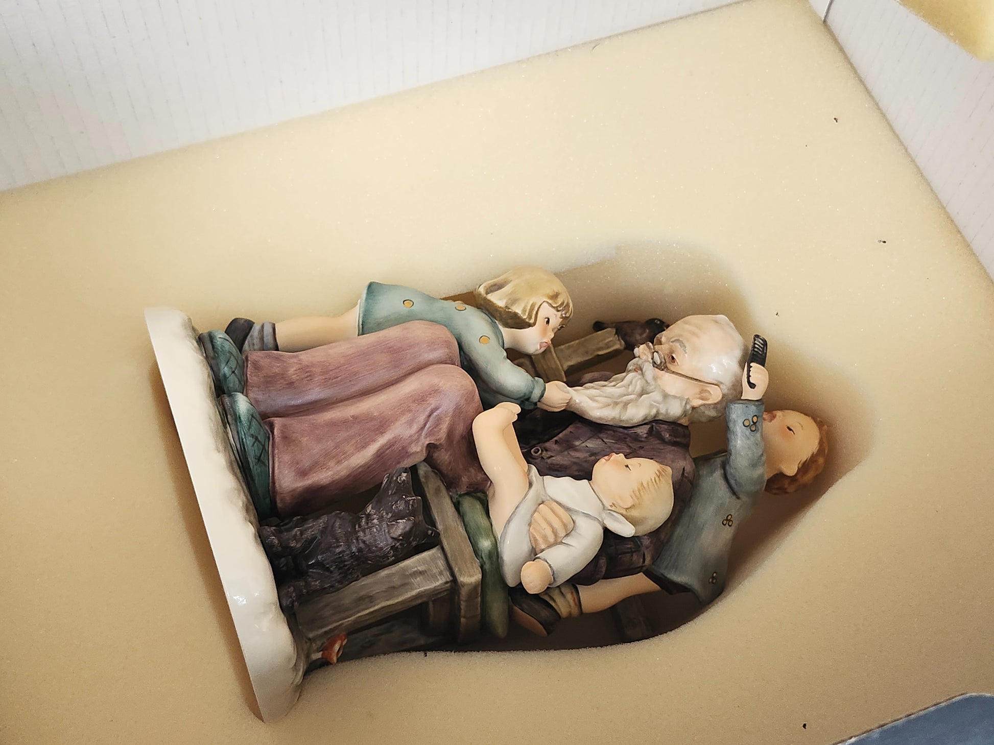 Hummel Figurine "At Grandpa's" #621 Limited Edition 275/10000 in Box image 7