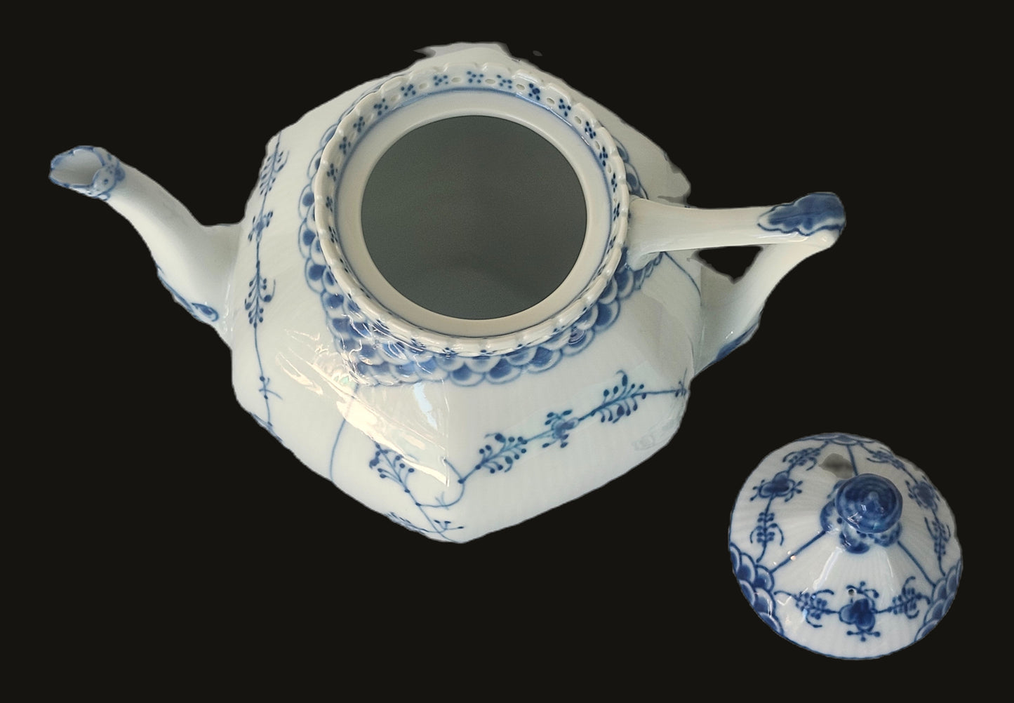 Gorgeous Royal Copenhagen Blue Fluted Full Lace Teapot image 6